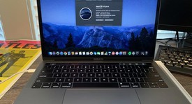 Mint
													MacBook Pro 2018 (With Touch Bar) - 13" - I5, Gray, 256 GB, 8 GB, photo 3 of 9
