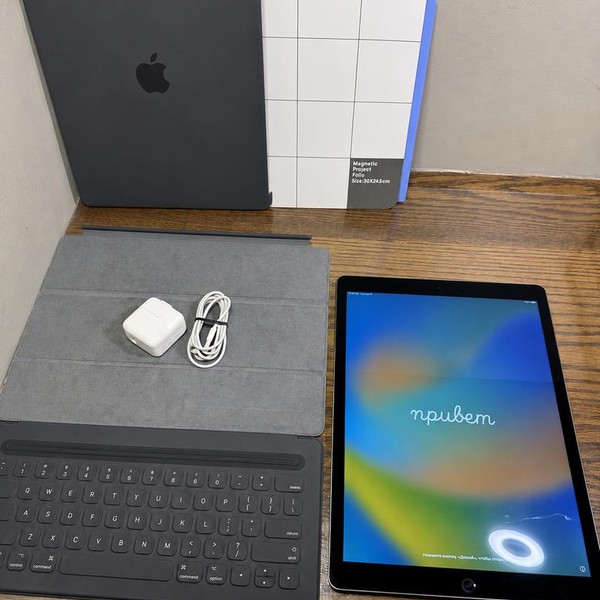 Apple iPad Pro 12.9 inch 1st Gen 2015 - Wi-Fi, 128 GB, Gray, A1584, 1st Gen 2015