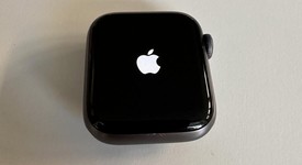 Fair
													Apple Watch Series 4 40mm - Gray, A1977 - GPS, Aluminum, photo 3 of 9