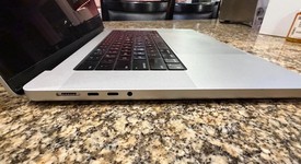 Good
													MacBook Pro Late 2023 (M3) - 16" - Apple M3 Pro 12-core, Silver, 2 TB, 18 GB, 18-core GPU, photo 3 of 12