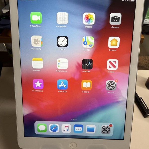 Apple iPad Air - Wi-Fi, 32 GB, Silver