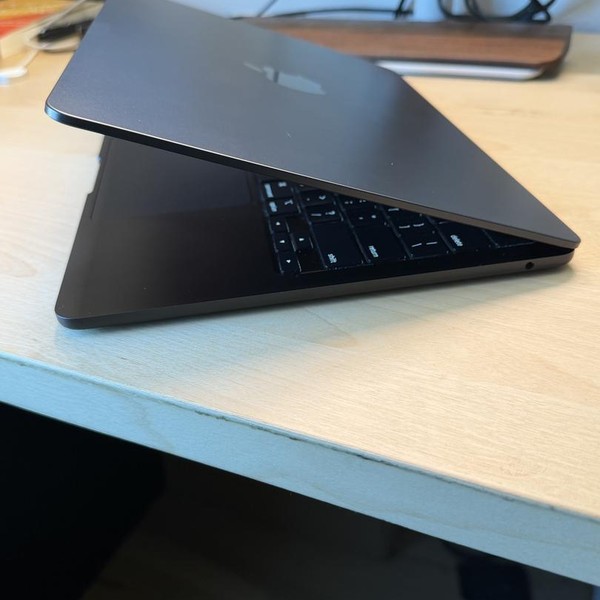 MacBook Air 2022 (M2) - 13 inch - 512 GB, Midnight, 16 GB, Apple M2