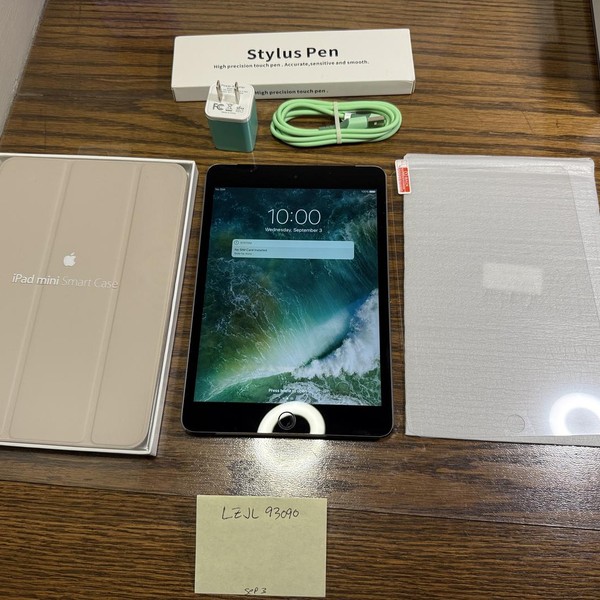 Apple iPad Mini 3 - Unlocked, 64 GB, Gray, A1600