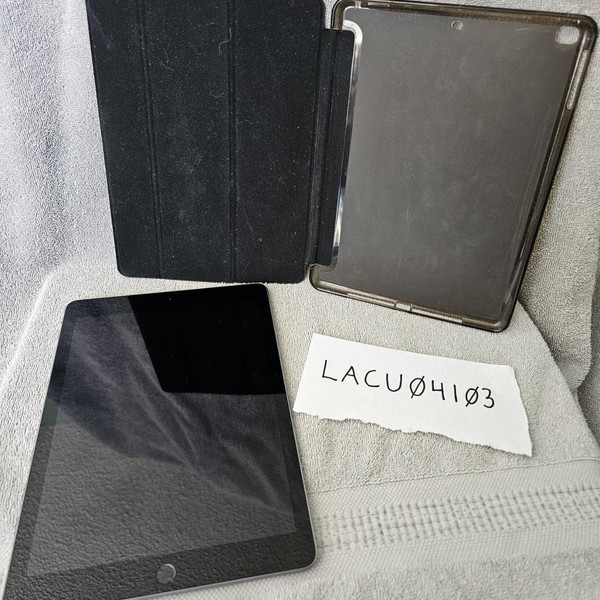 Apple iPad 6th Gen - Wi-Fi, 32 GB, Silver, A1893