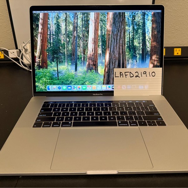 MacBook Pro 2018 (With Touch Bar) - 15 inch - 512 GB, Silver, 32 GB, Intel Core i7