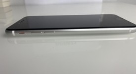 Fair
													Apple iPhone SE 2nd Gen 2020 - Unlocked, White, 64 GB, A2275, photo 5 of 6