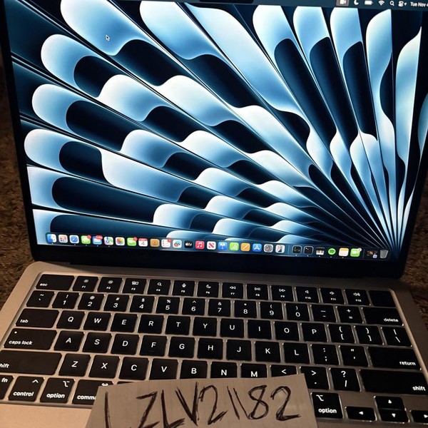 MacBook Air 2022 (M2) - 13 inch - 256 GB, Silver, 8 GB, Apple M2