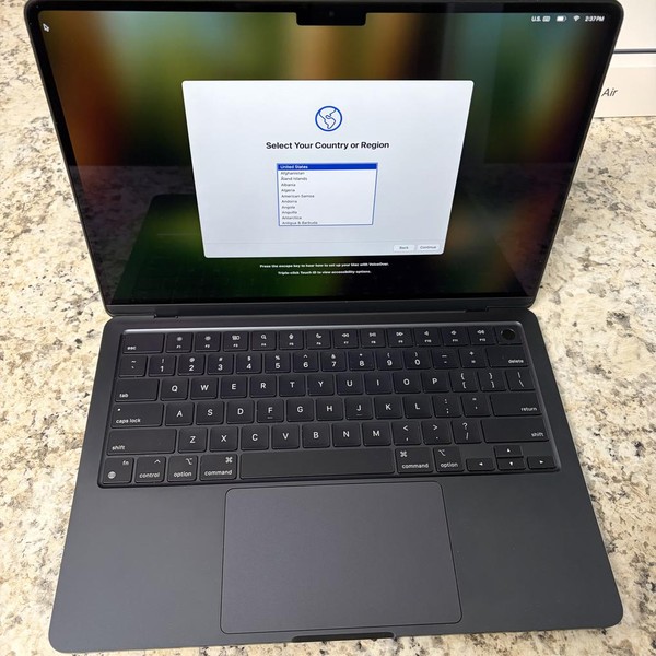 MacBook Air 2022 (M2) - 13 inch - 256 GB, Midnight, 8 GB, Apple M2