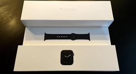 Good
													Apple Watch Series 5 44mm - Gray, A2093 - GPS, Aluminum, photo 1 of 11