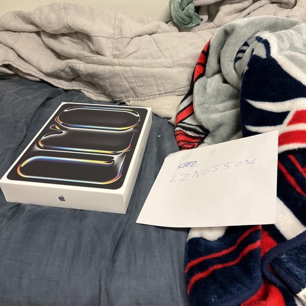 Apple iPad Pro 13 inch (M5) 2025 - Unlocked, 256 GB, Silver, Apple M5 9-Core, A3361, Standard Glass