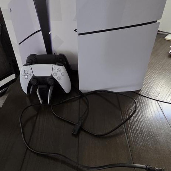 PlayStation 5 Standard Edition (2020) - 825 GB, White, Standard Edition