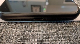 Good
													Apple iPhone Xr - AT&T, Black, 64 GB, A1984, photo 4 of 4