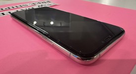 Good
													Apple iPhone Xs - Unlocked, Silver, 64 GB, A1920, photo 5 of 13