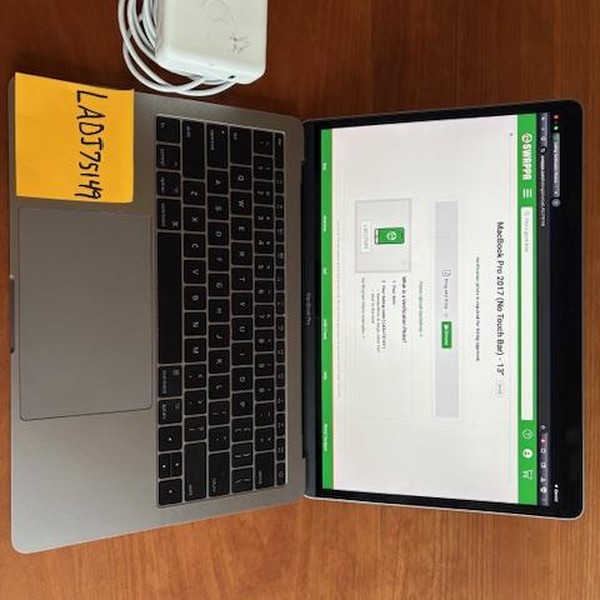 MacBook Pro 2017 (No Touch Bar) - 13 inch - 256 GB, Gray, 8 GB, Intel Core i5