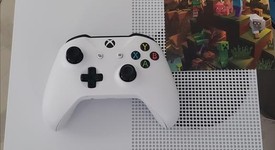 Mint
													Xbox One S (2016) - White, 1 TB, photo 3 of 6