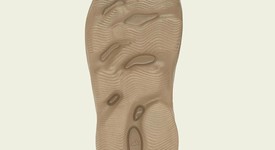 New
													adidas Yeezy Foam RNNR Ochre - 12, photo 4 of 4