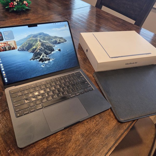 MacBook Air 2022 (M2) - 13 inch - 1 TB, Midnight, 16 GB, Apple M2