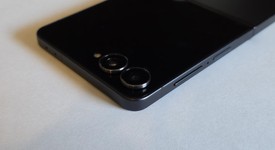 Mint
													Samsung Galaxy Z Flip7 - Unlocked, Jet Black, 512 GB, 12 GB, SM-F766U1, photo 3 of 7