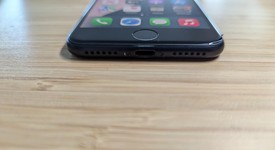 Good
													Apple iPhone SE 3rd Gen 2022 - Unlocked, Midnight, 128 GB, A2595, photo 4 of 15