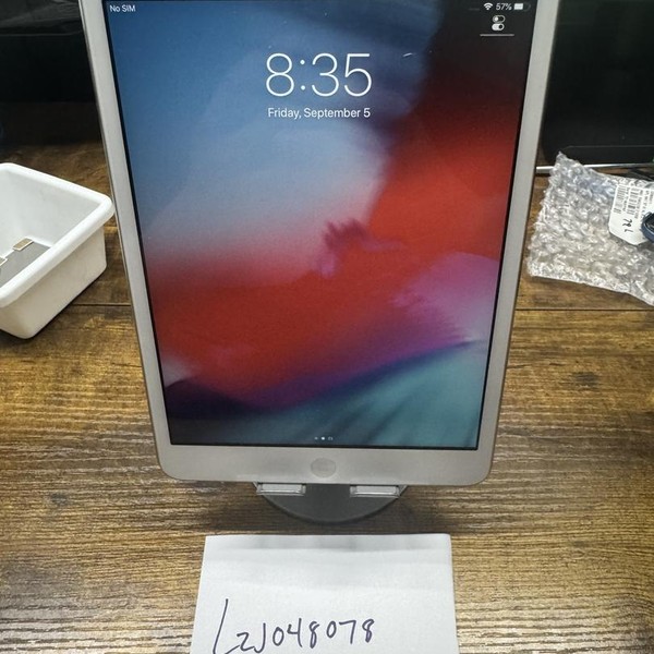 Apple iPad Mini 2 Retina - Unlocked, 16 GB, White