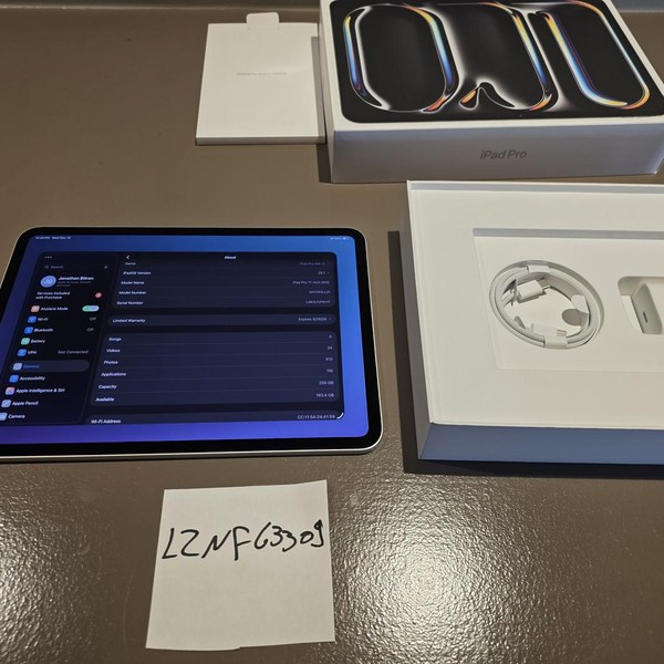 Apple iPad Pro 11 inch (M4) 2024 - Wi-Fi, 256 GB, Silver, 8 GB, A2836, Standard Glass