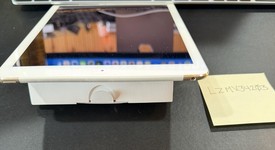 Good
													Apple iPad Air 2 - Unlocked, Gold, 64 GB, photo 4 of 5