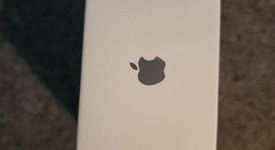 New
													Apple AirPods Pro - MagSafe Case, photo 4 of 8