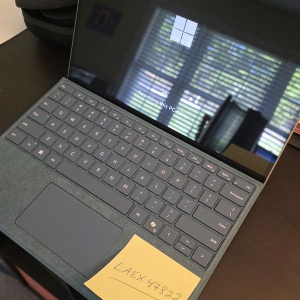 Microsoft Surface Pro 8 - 256 GB, Platinum, 16 GB, Intel Core i7, LTE
