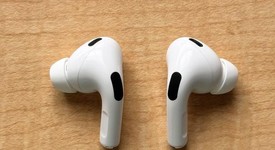 Used
													Apple AirPods Pro 2nd Gen - Lightning, photo 2 of 8