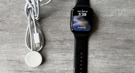 Good
													Apple Watch SE 2nd Gen 44mm - Unlocked, Midnight, A2727 - Cellular, Aluminum, photo 1 of 6
