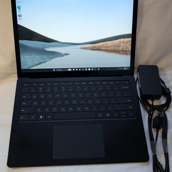 Microsoft Surface Laptop 3 - 256 GB, Black, 16 GB, Intel Core i7, 13.5 inch