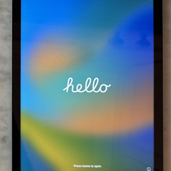 Apple iPad 5th Gen - Wi-Fi, 32 GB, Gray, A1822