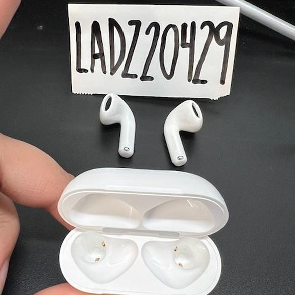 Apple AirPods (4th Gen) - Standard
