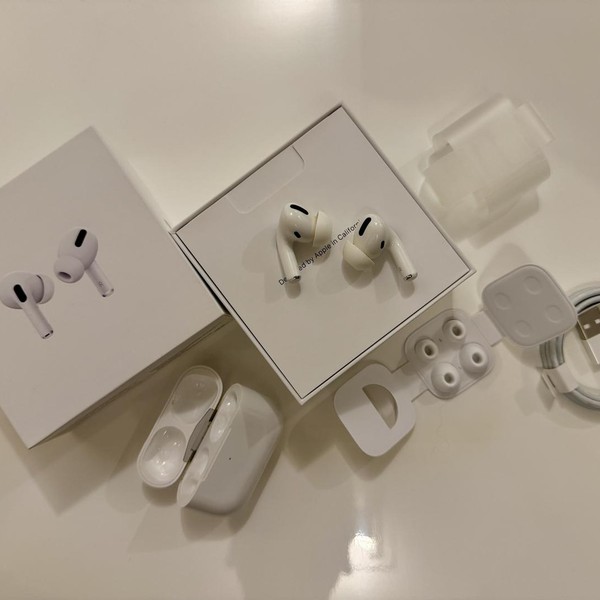 Apple AirPods Pro - Wireless Case