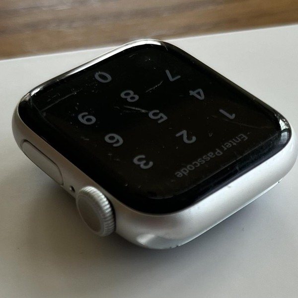 Apple Watch Series 5 40mm - Silver, A2092 - GPS, Aluminum