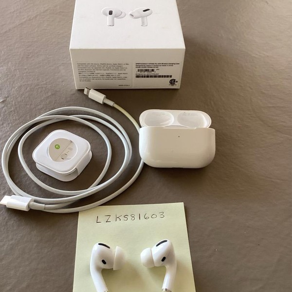 Apple AirPods Pro - Wireless Case