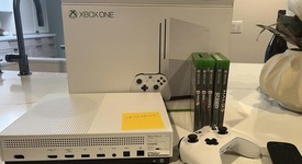 Mint
													Xbox One S (2016) - White, 2 TB, photo 1 of 7