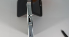 Mint
													Nothing Phone (2) - Unlocked, White, 256 GB, 12 GB, photo 3 of 8