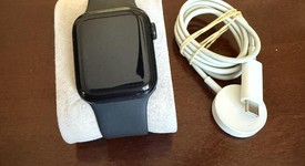 Good
													Apple Watch SE 2nd Gen 40mm - Midnight, A2722 - GPS, Aluminum, photo 1 of 15
