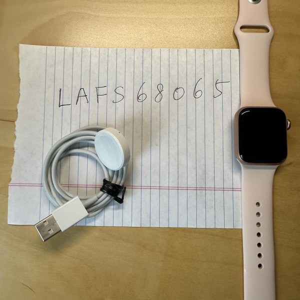 Apple Watch SE (1st Gen) 40mm - Gold, A2351 - GPS, Aluminum