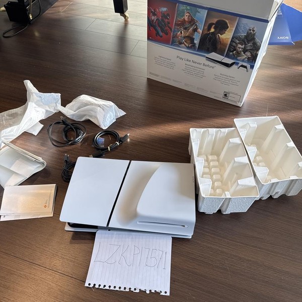 PlayStation 5 Standard Edition (2020) - 825 GB, White, Standard Edition