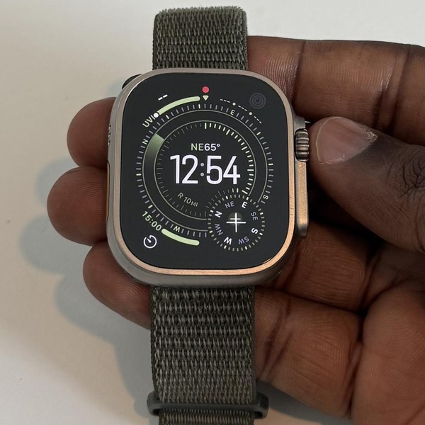 Apple Watch Ultra 49mm - Unlocked, Titanium, A2622