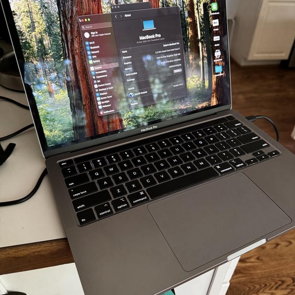 MacBook Pro 2020 - 13 inch - 1 TB, Silver, 16 GB, Intel Core i7