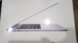 New
													MacBook Pro 2018 (With Touch Bar) - 15" - I7, Silver, 256 GB, 16 GB, photo 4 of 4
