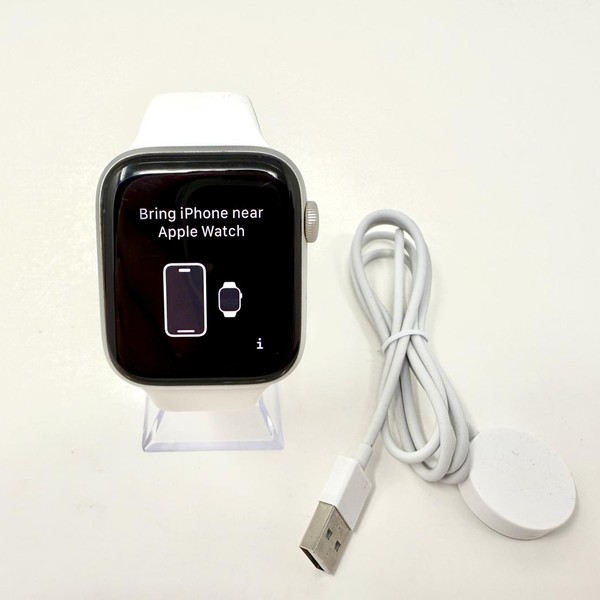 Apple Watch SE 1st Gen 44mm - Unlocked, Silver, A2354 - Cellular, Aluminum