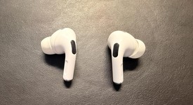 Used
													Apple AirPods Pro 2 - Lightning, photo 4 of 10