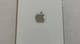 Fair
													Apple iPhone SE 2nd Gen 2020 - Unlocked, White, 64 GB, A2275, photo 4 of 10