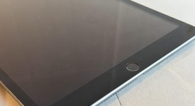 Good
													Apple iPad 7th Gen - Unlocked, Gray, 32 GB, A2200, photo 4 of 8