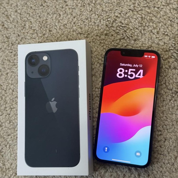 Apple iPhone 13 - Boost, 128 GB, Midnight, A2482