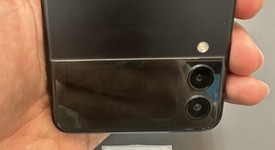 Good
													Samsung Galaxy Z Flip3 5G - Unlocked, Black, 256 GB, 8 GB, SM-F711U1, photo 5 of 8